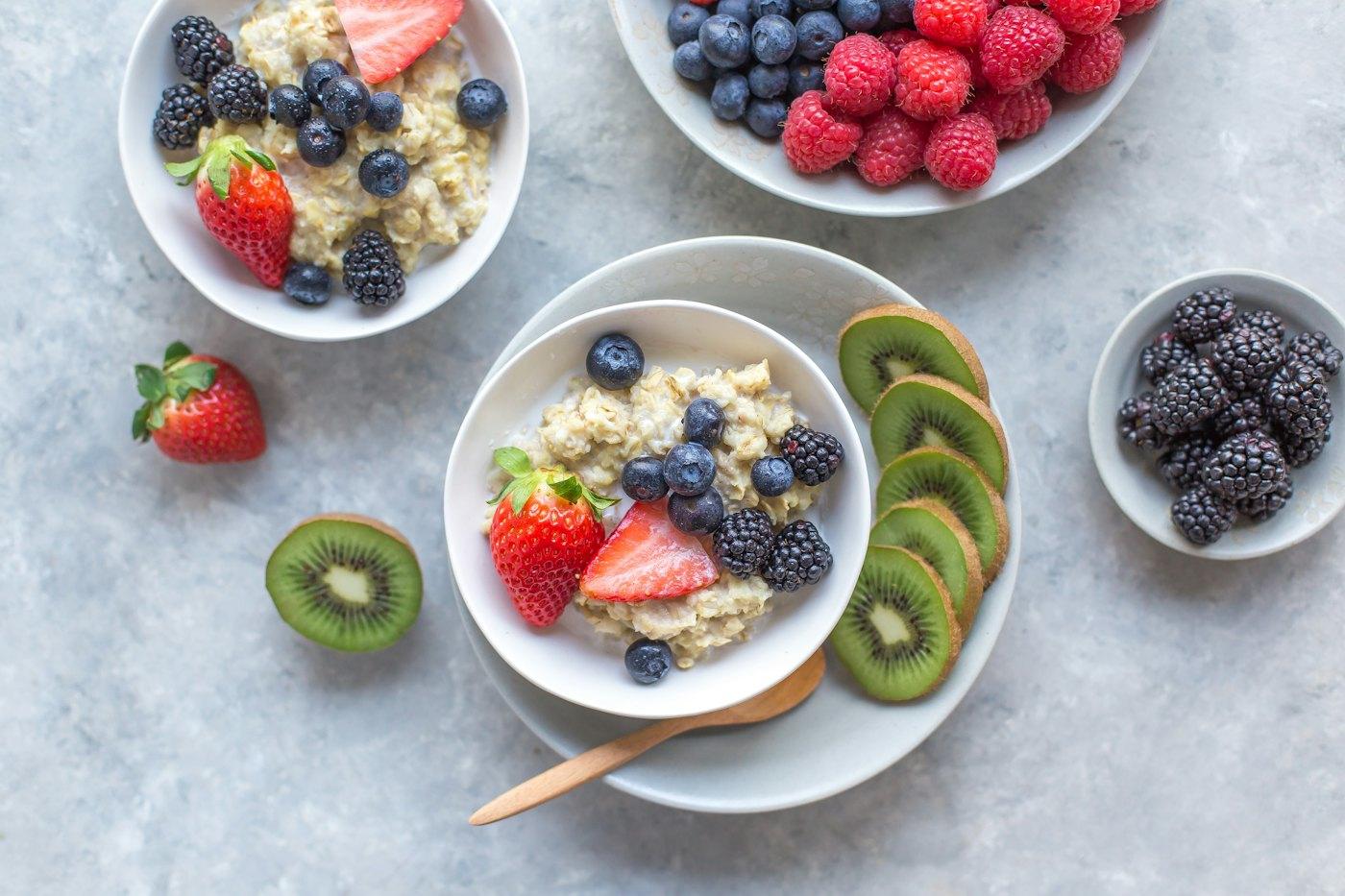Warm berry oats